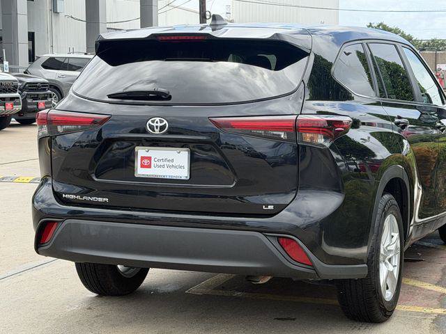 Certified 2024 Toyota Highlander LE FWD image 7