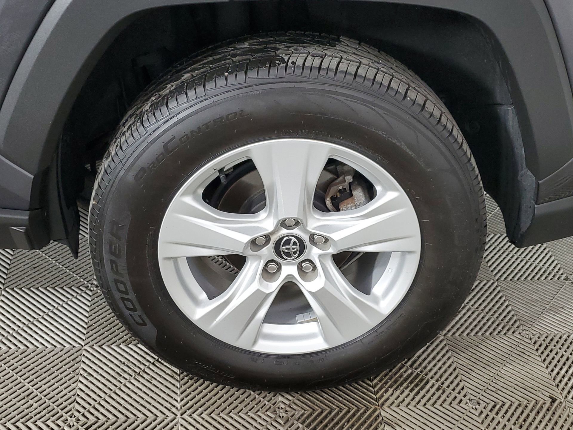 Used 2021 Toyota RAV4 XLE w/ Convenience Package image 16