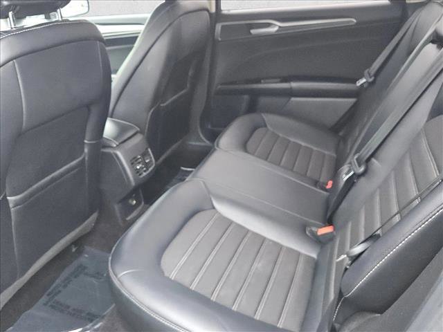 Used 2017 Ford Fusion SE w/ Equipment Group 201A image 17