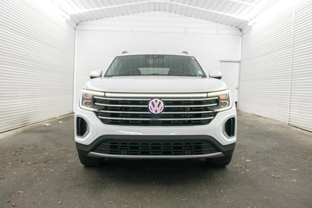 Used 2024 Volkswagen Atlas SE w/ Black Wheel Package FWD image 2