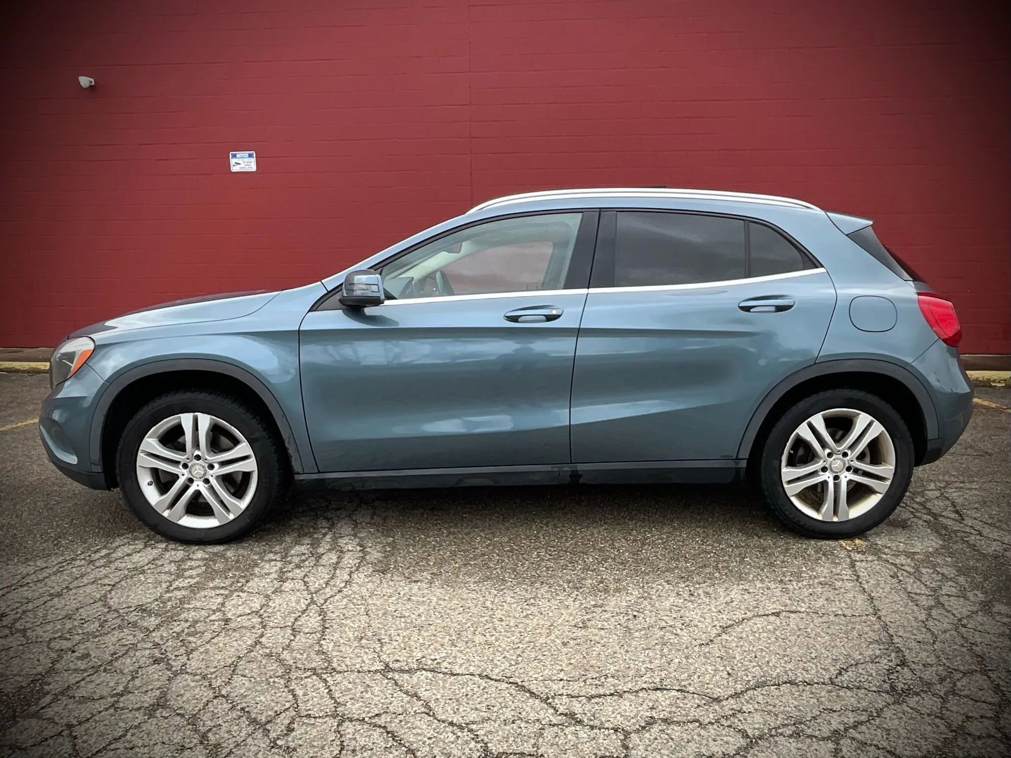 Used 2015 Mercedes-Benz GLA 250 GLA 250 4MATIC Sport Utility 4 image 2