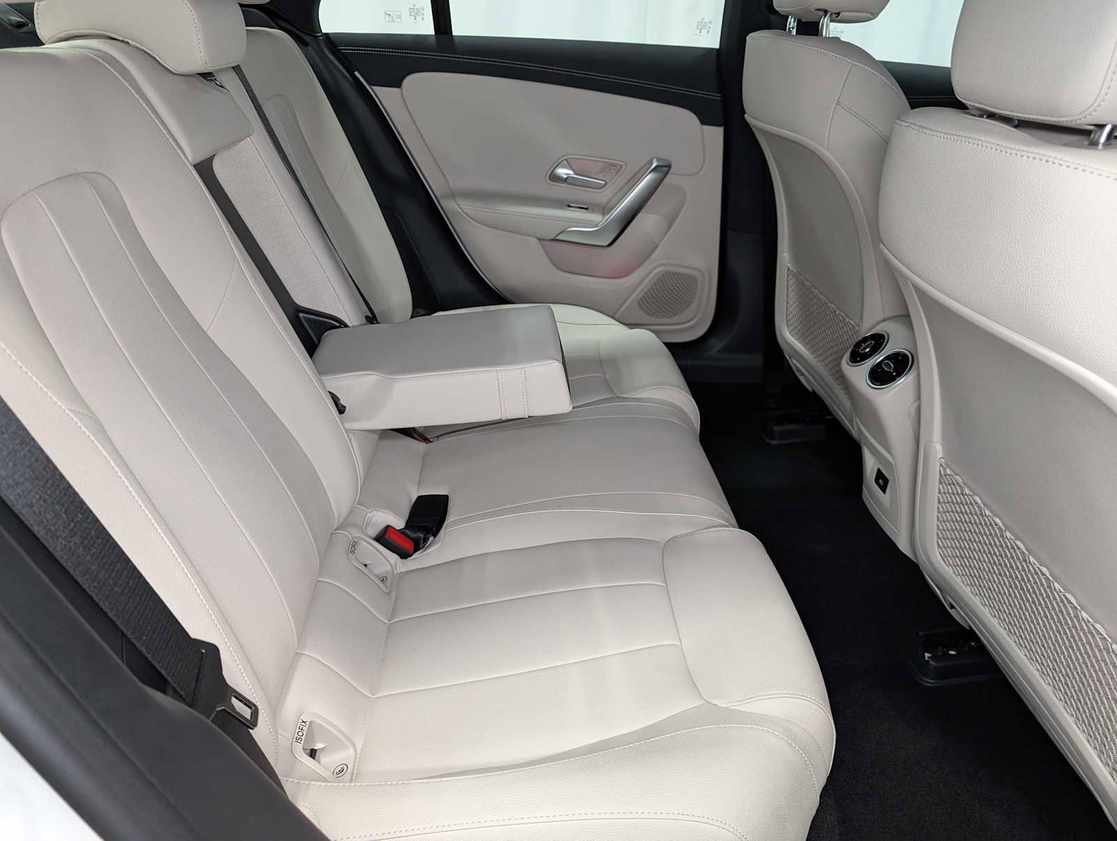 Used 2025 Mercedes-Benz CLA 250 4MATIC image 38