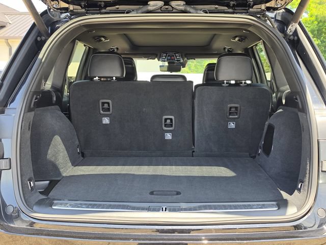 Used 2023 Jeep Grand Cherokee Overland w/ Luxury Tech Group IV RWD image 29