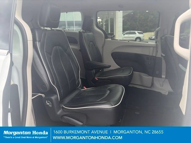 Used 2023 Chrysler Pacifica Limited w/ Uconnect Theater Family Group AWD/4WD image 33
