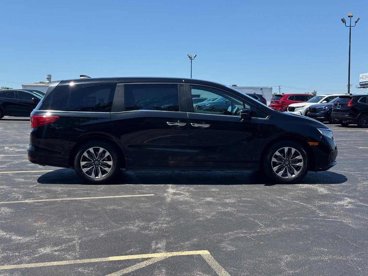 Used 2024 Honda Odyssey EX-L image 3