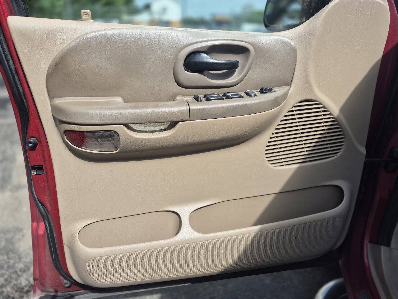 Used 2002 Ford F150 XLT RWD image 11