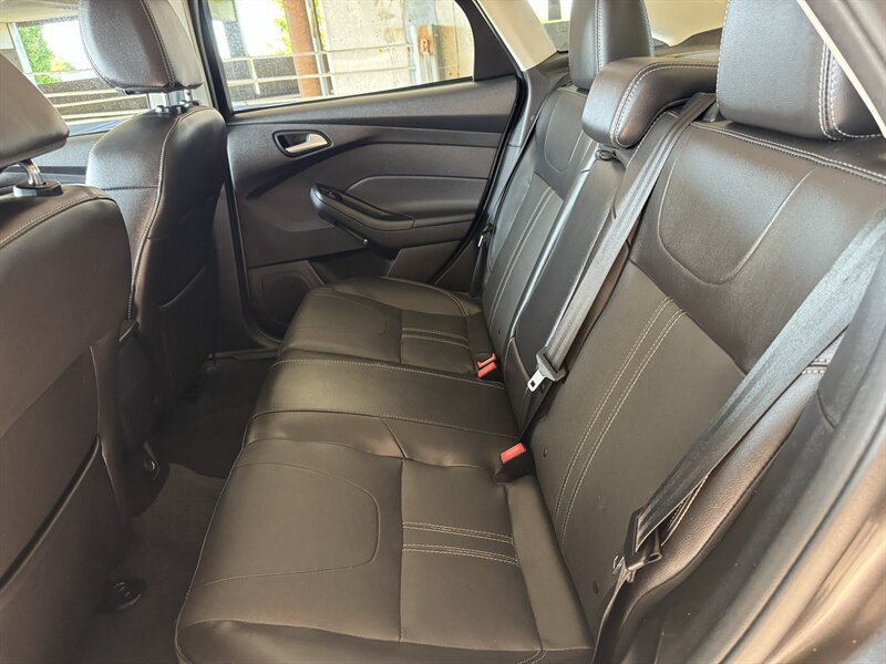 Used 2014 Ford Focus SE w/ Equipment Group 201A FWD image 14