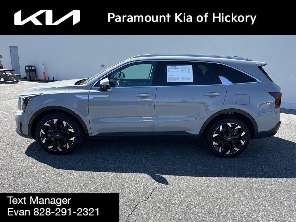 Used 2025 Kia Sorento SX image 4