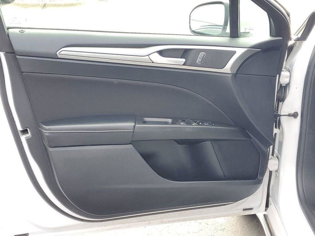 Used 2020 Ford Fusion SE image 20