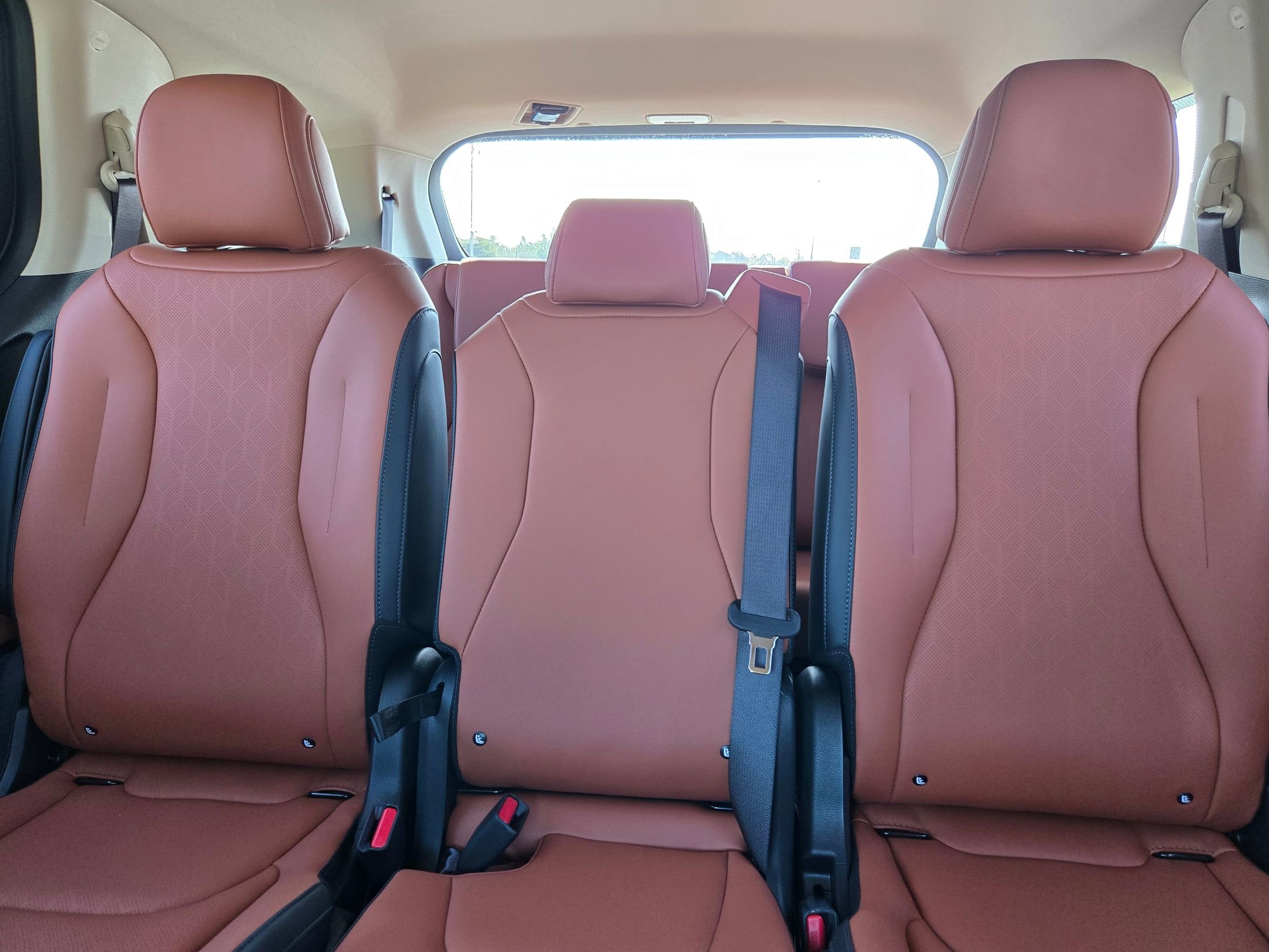 New 2026 Kia Carnival EX FWD image 13