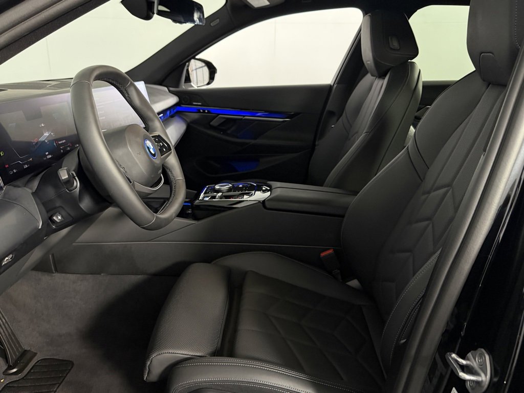 Used 2025 BMW i5 xDrive40 w/ Premium Package image 23
