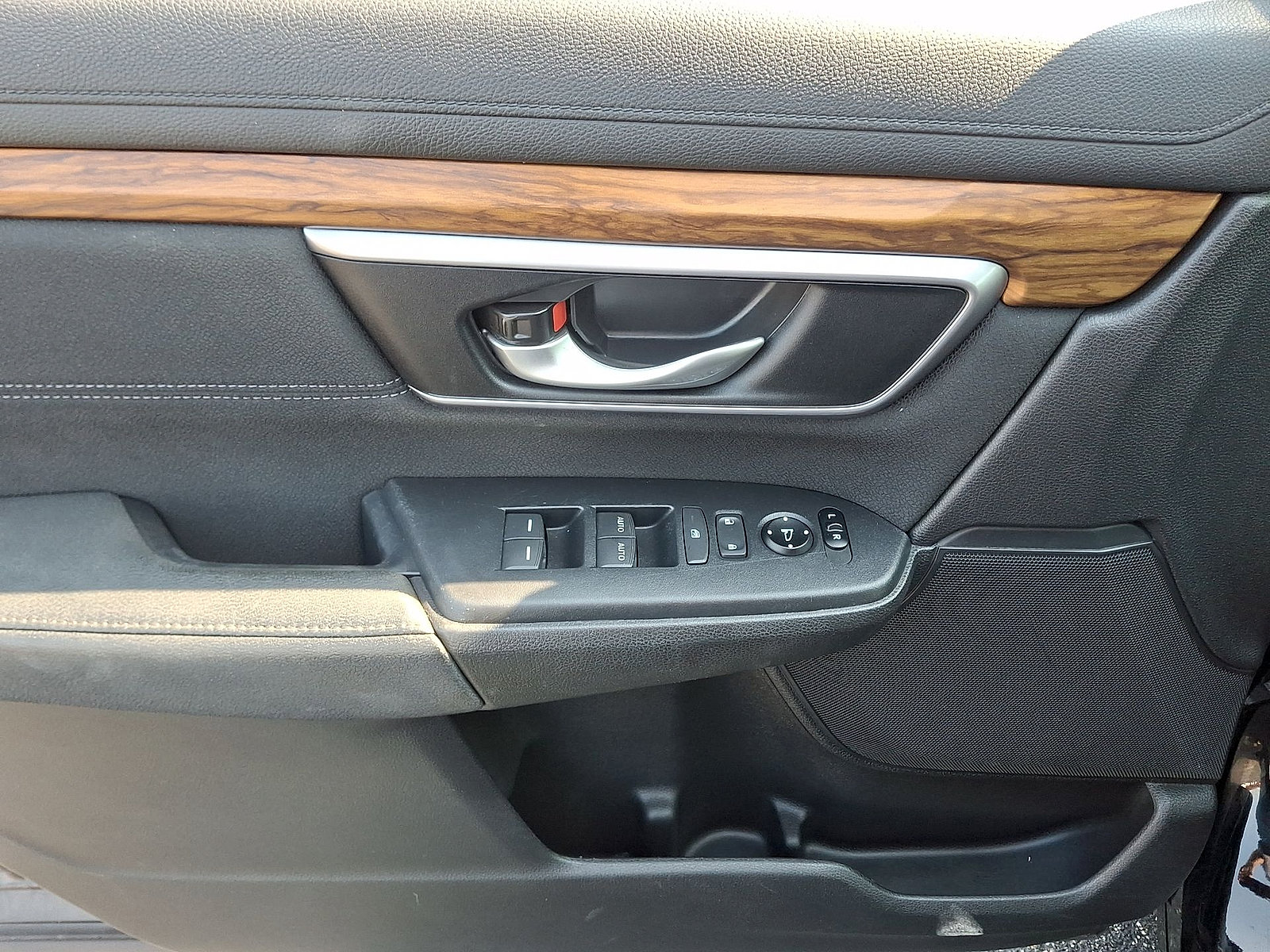 Used 2017 Honda CR-V EX image 10