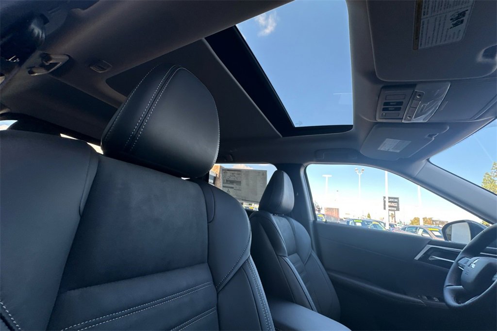 New 2025 Mitsubishi Outlander SE image 18