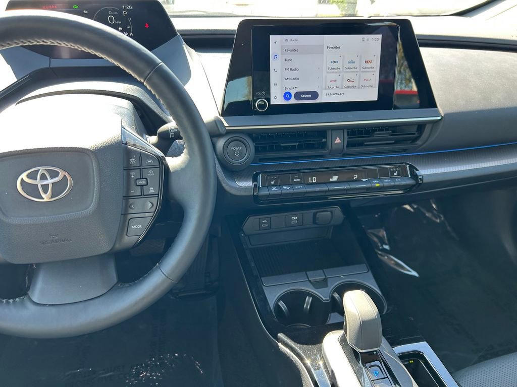 Used 2025 Toyota Prius XLE image 17