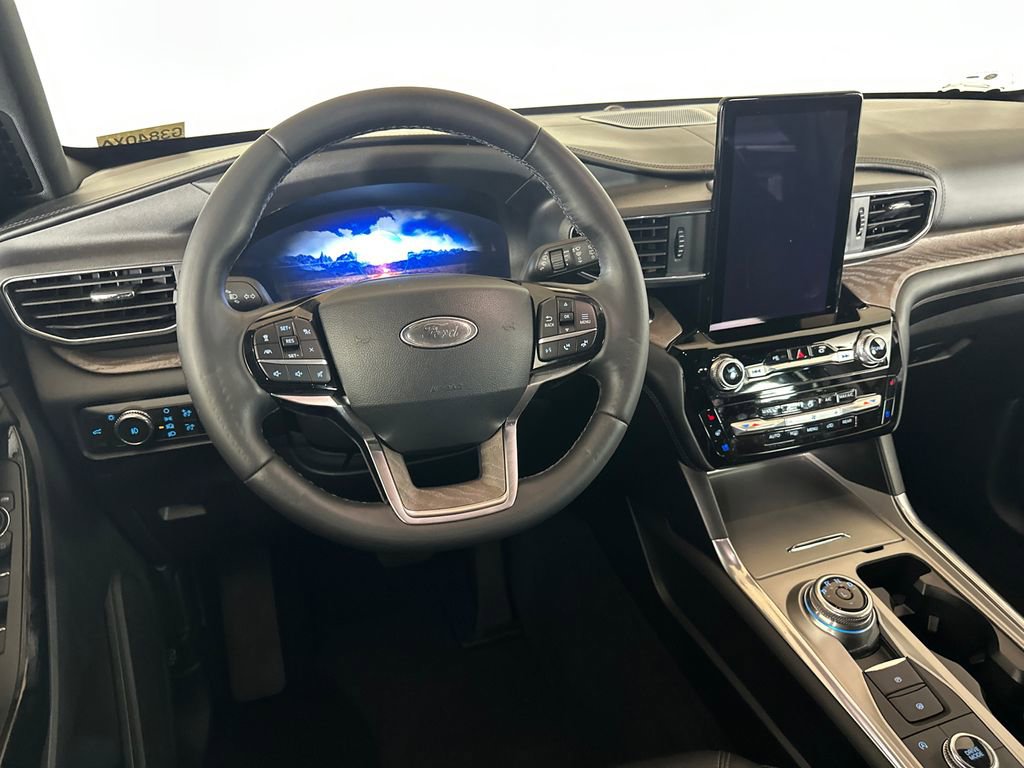 Used 2022 Ford Explorer Platinum w/ Equipment Group 601A AWD/4WD image 23