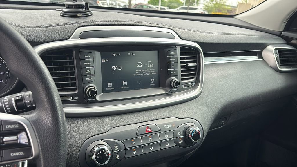 Used 2019 Kia Sorento LX image 19