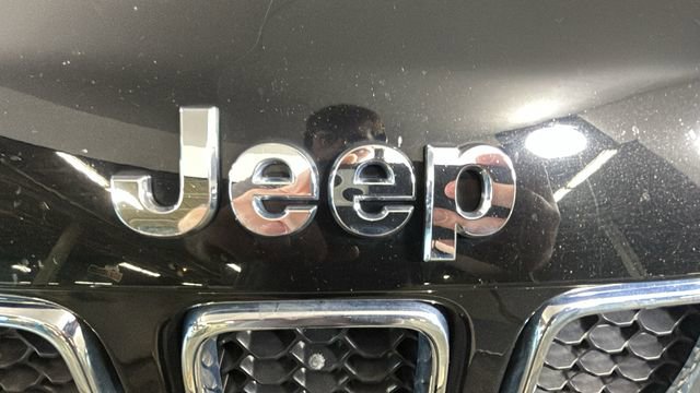Used 2017 Jeep Compass Latitude w/ Cold Weather Group AWD/4WD image 9