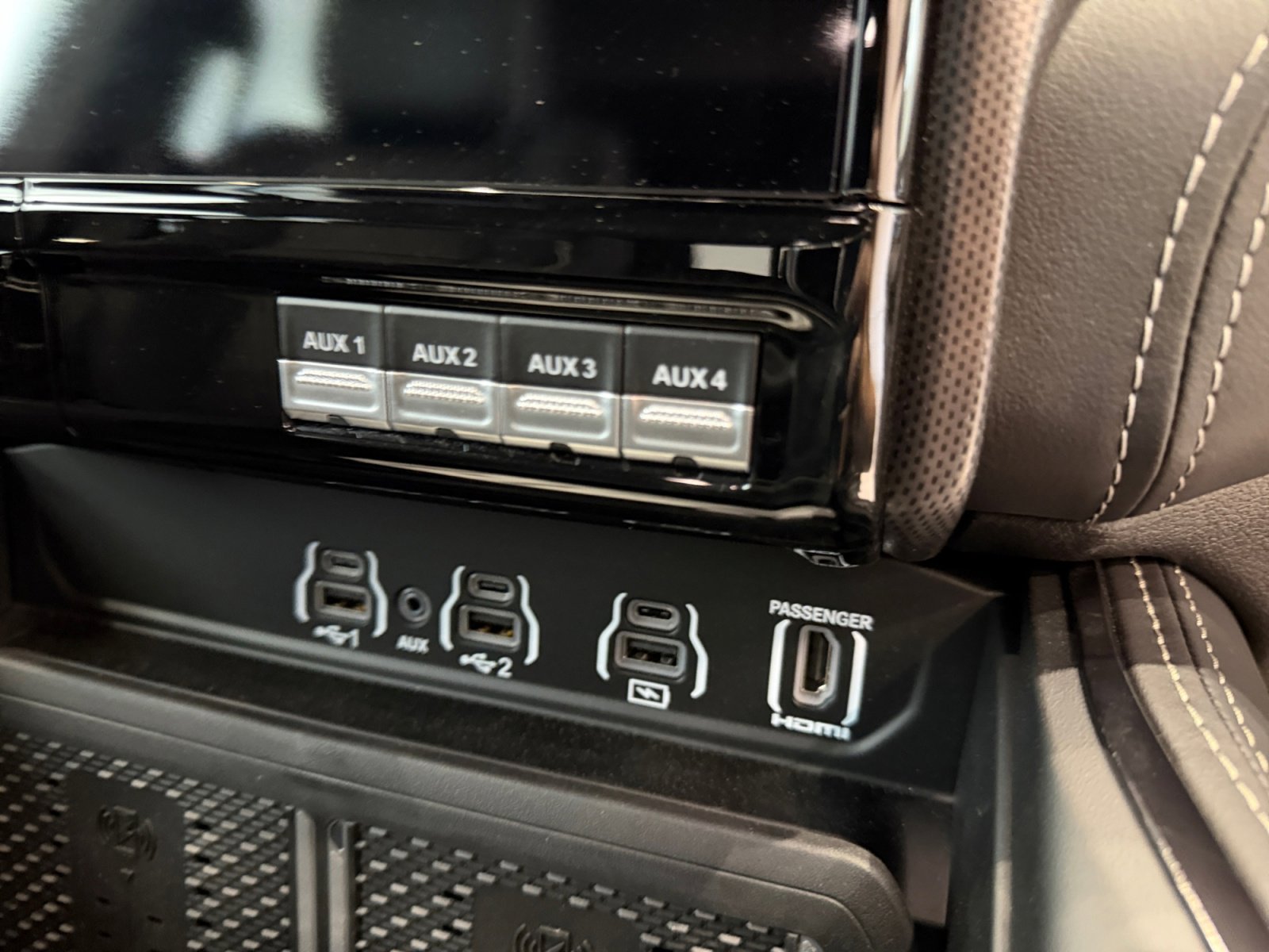 New 2026 RAM 3500 Limited AWD/4WD image 22
