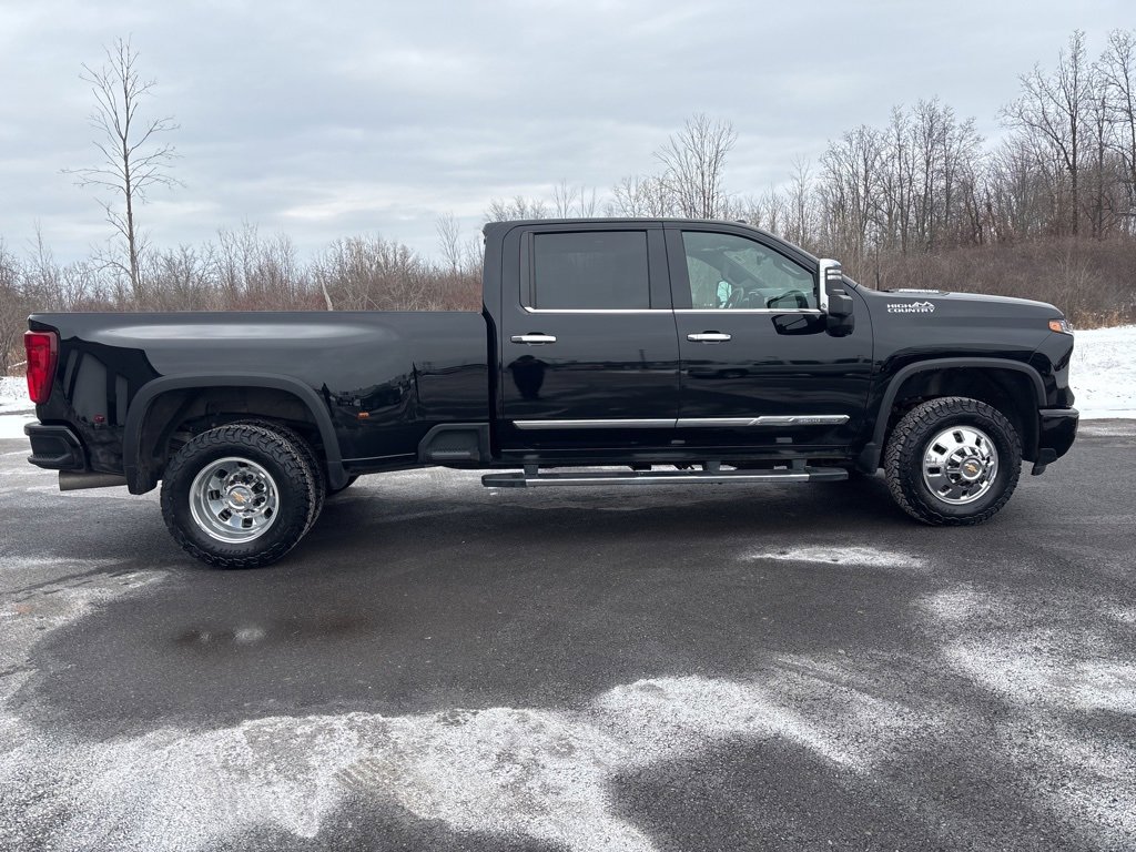 Used 2024 Chevrolet Silverado 3500 High Country w/ High Country Premium Package image 8