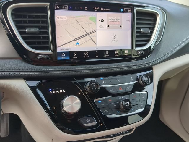 Used 2024 Chrysler Pacifica Limited FWD image 25