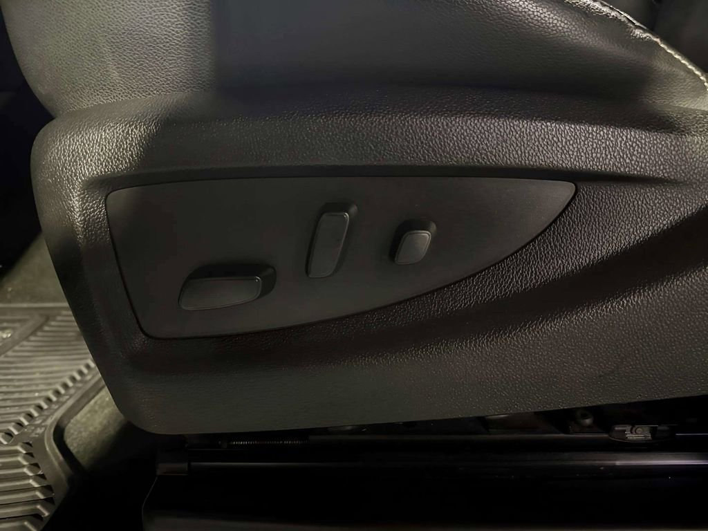 Used 2018 Chevrolet Silverado 3500 LTZ AWD/4WD image 23