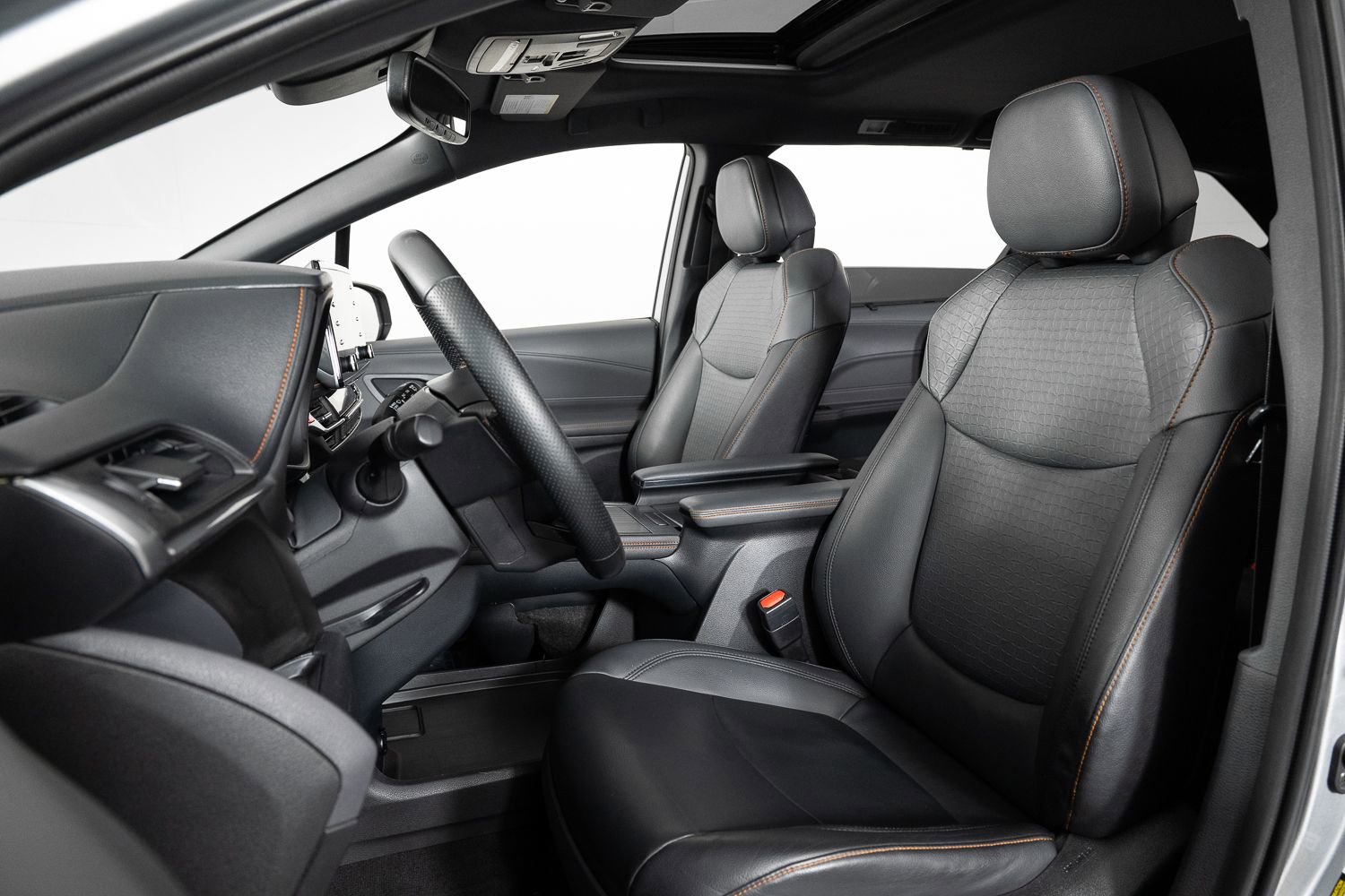 Used 2022 Toyota Sienna XSE image 16