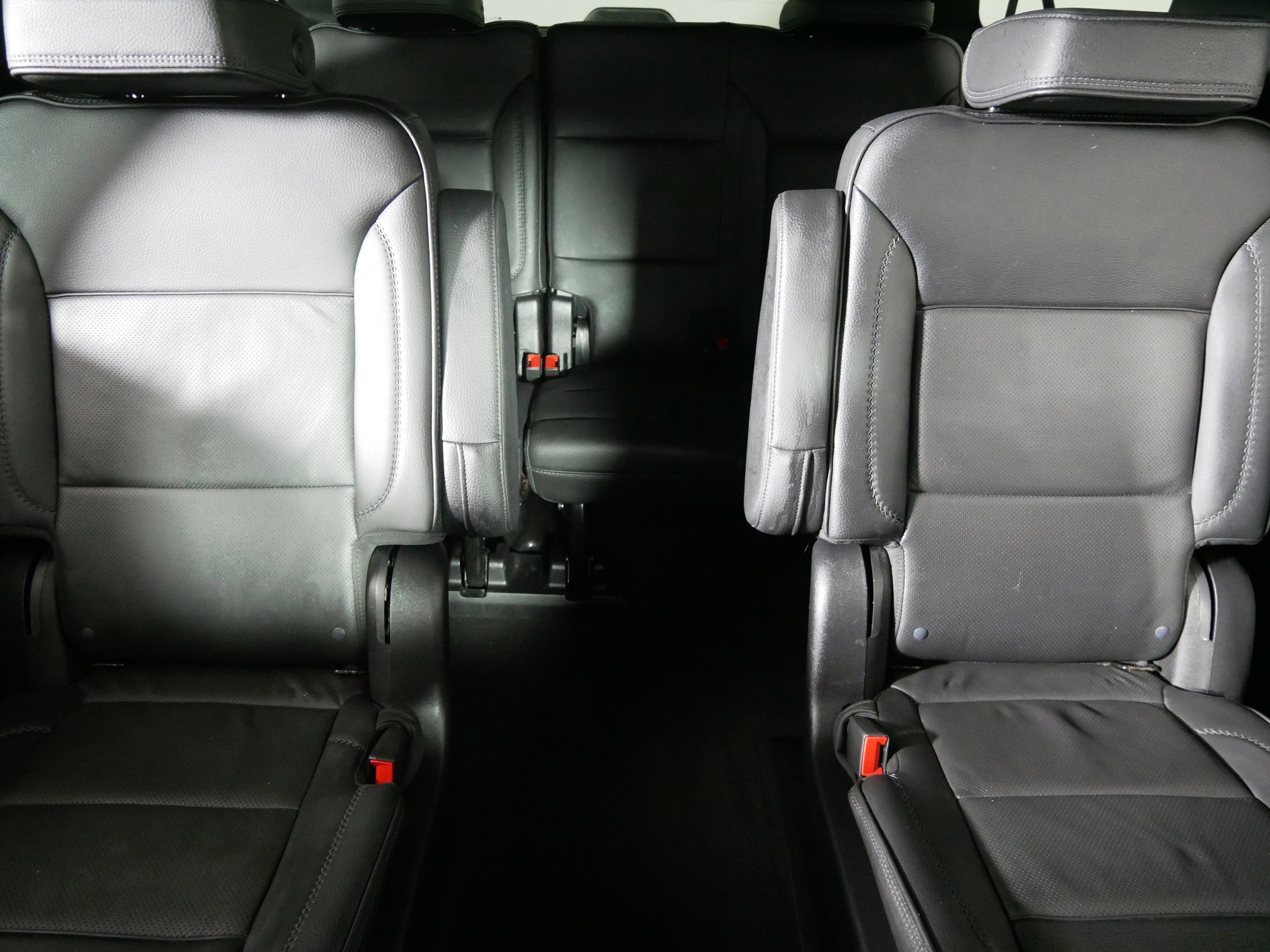 Used 2024 GMC Yukon XL Denali w/ Advanced Technology Package image 13