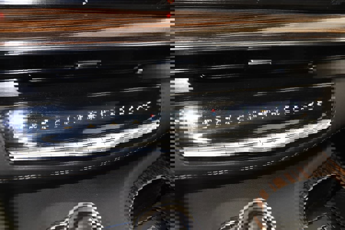 Used 2023 Cadillac Escalade Premium Luxury image 33