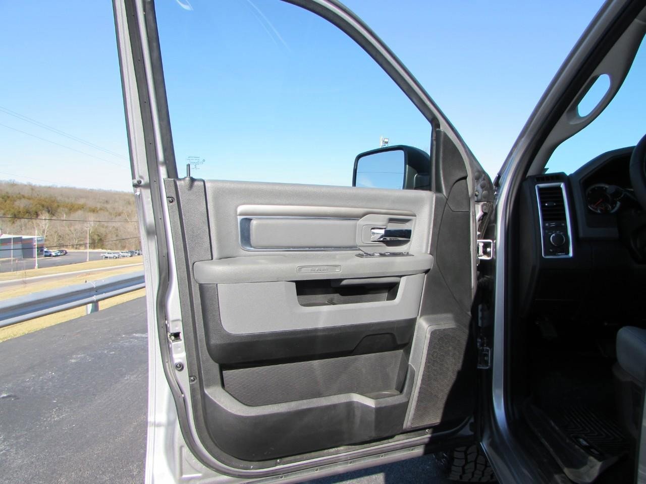 Used 2019 RAM 1500 Classic SLT image 14