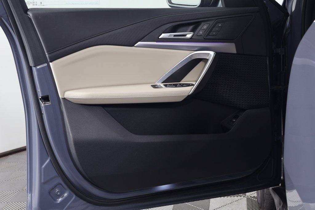 Certified 2025 BMW X2 xDrive28i w/ Technology Package image 12