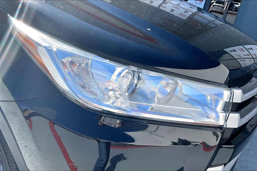 Used 2019 Toyota Highlander LE image 29