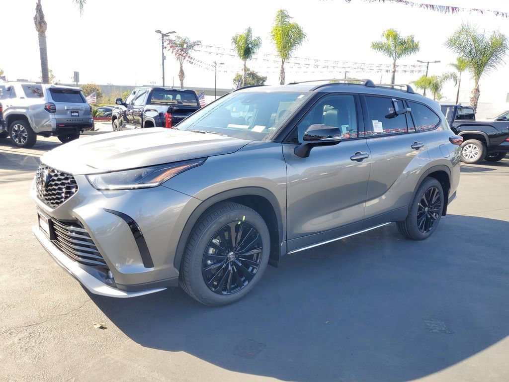 New 2026 Toyota Highlander XSE image 7