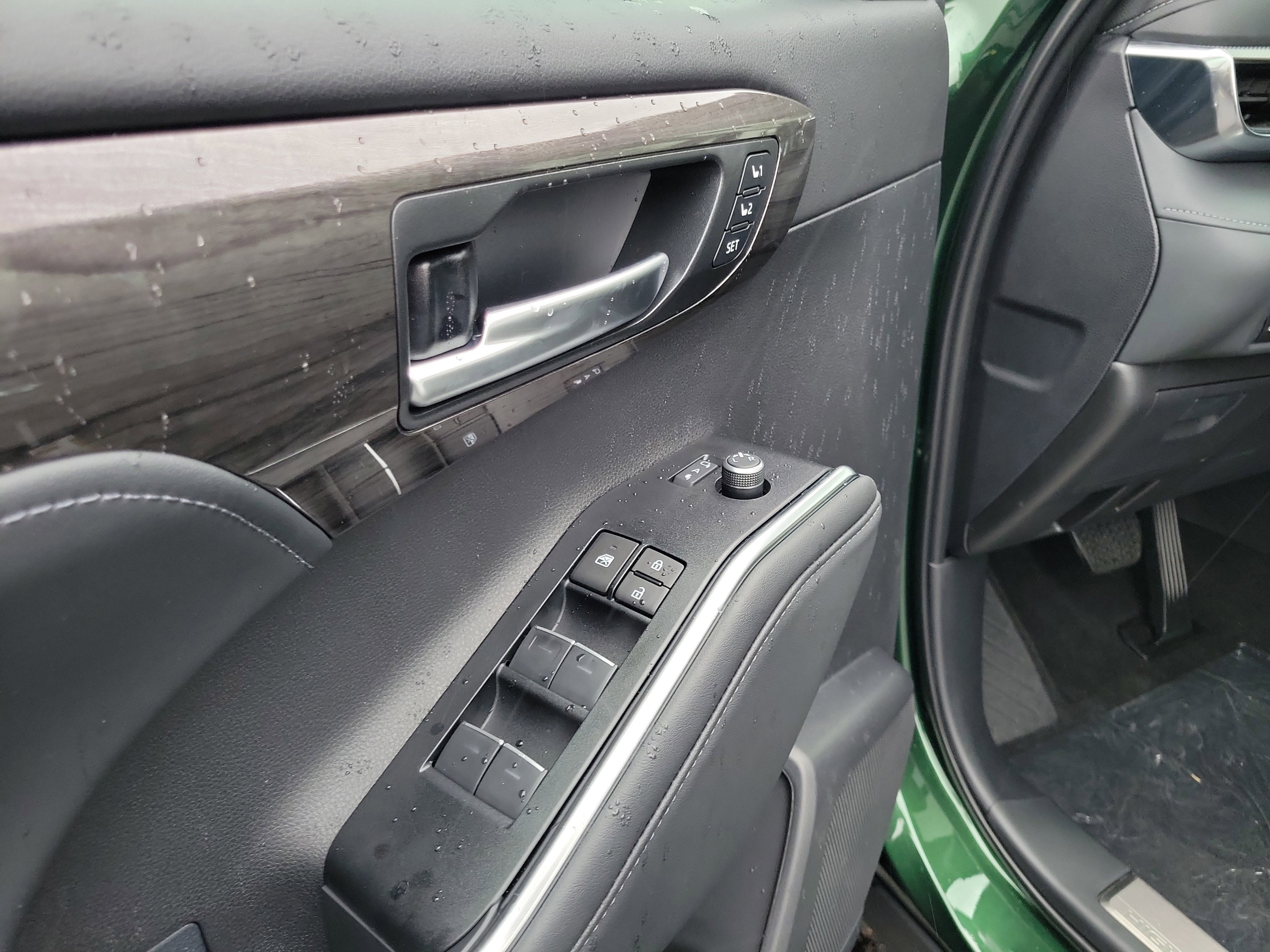 New 2025 Toyota Highlander Platinum image 18
