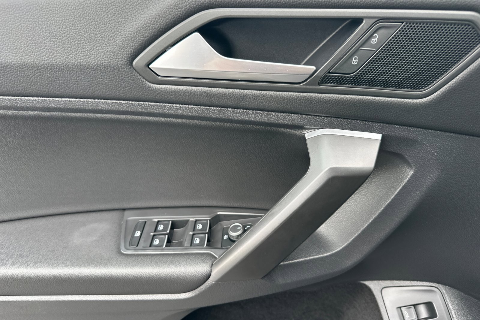 Used 2021 Volkswagen Tiguan S image 11