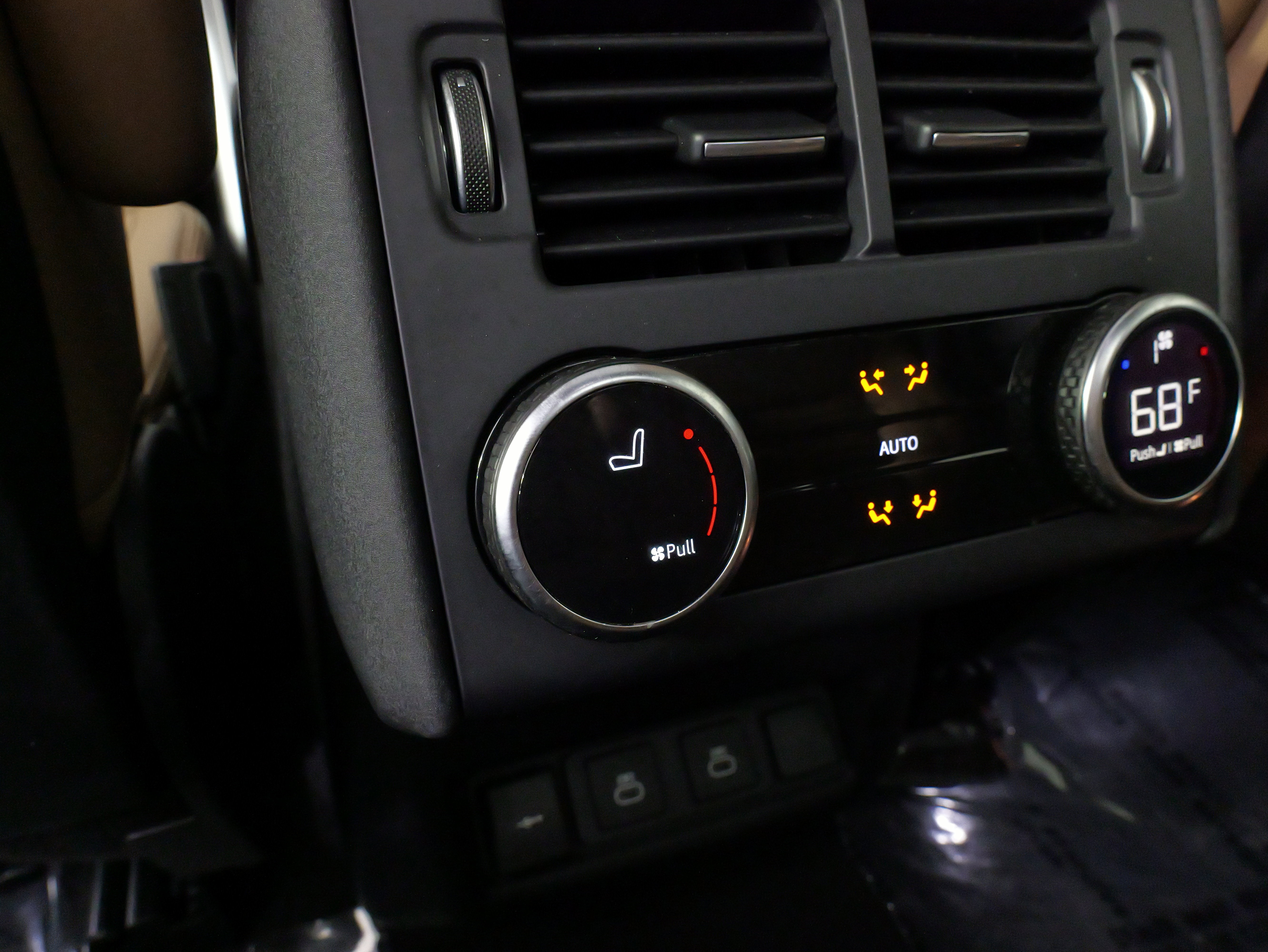 Used 2024 Land Rover Discovery Dynamic SE image 47