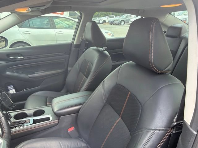Used 2022 Nissan Altima 2.5 SR w/ Midnight Edition Package FWD image 8