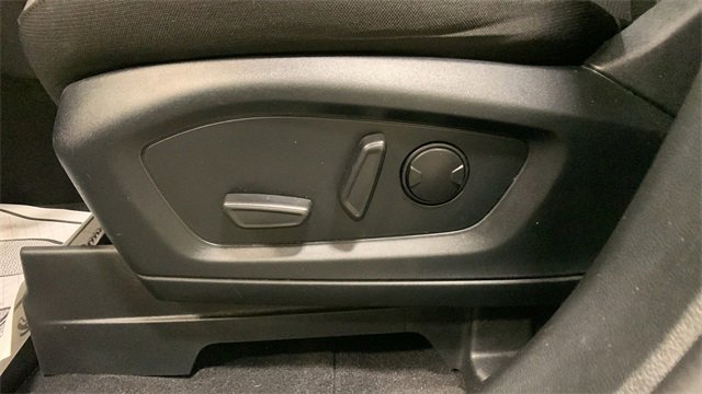 Used 2023 Ford Explorer XLT image 31