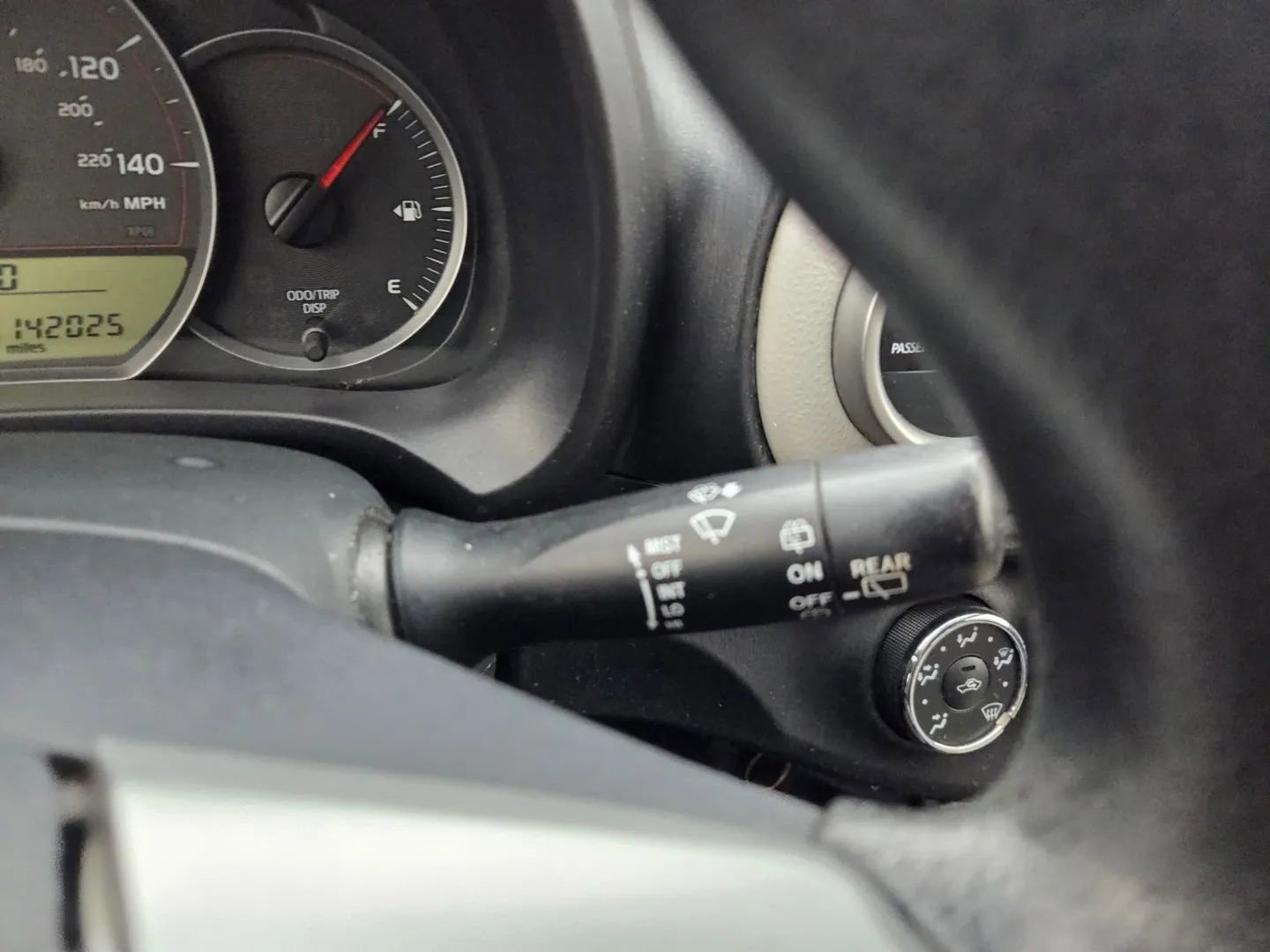 Used 2013 Toyota Yaris LE image 32