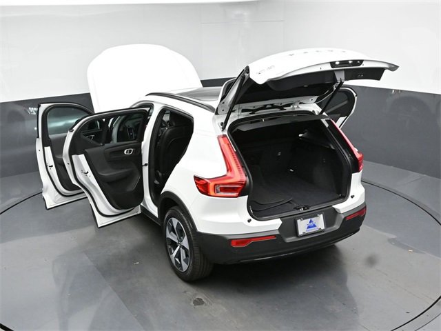 Used 2024 Volvo XC40 B5 Plus image 49