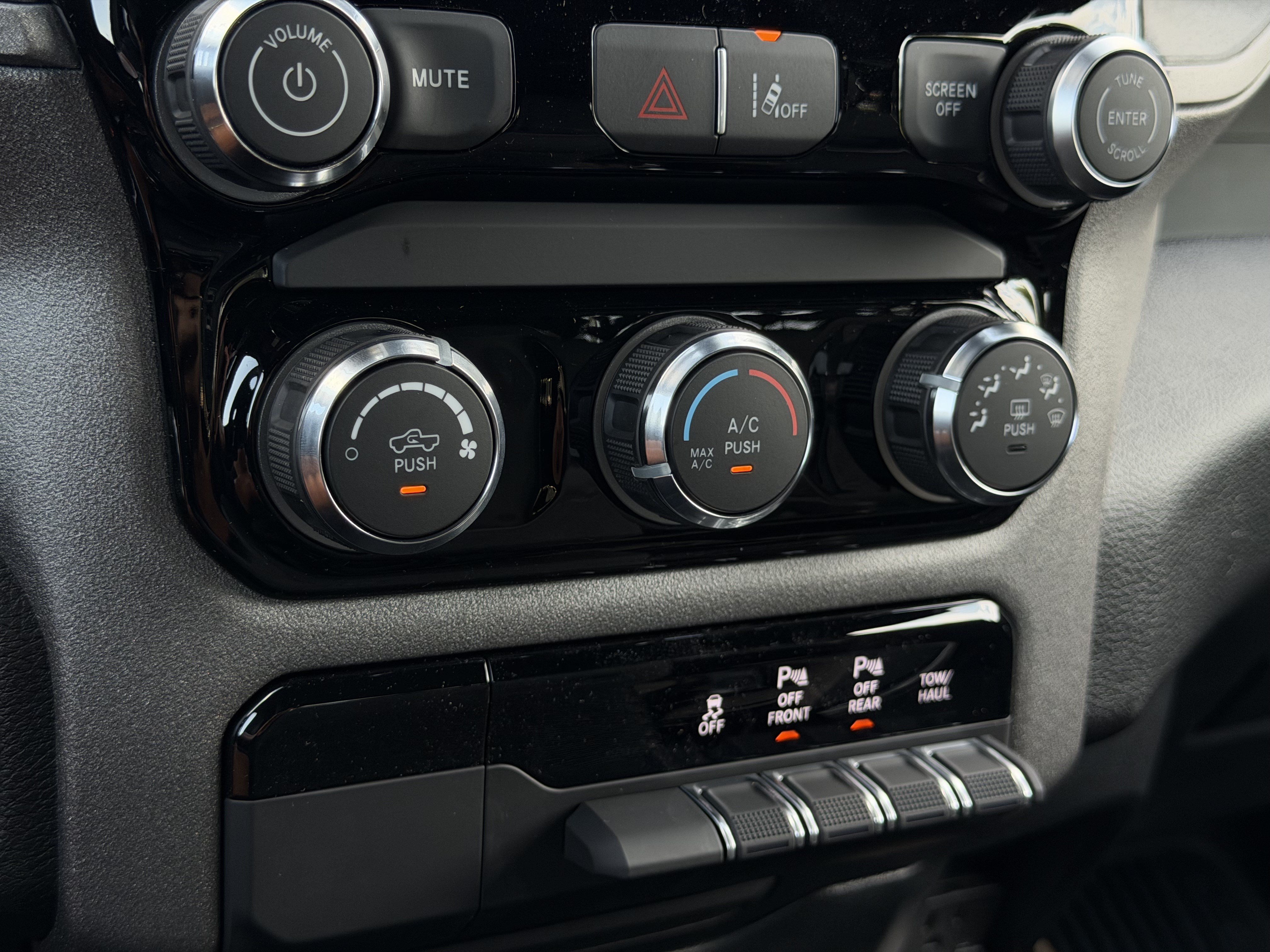 New 2026 RAM 1500 Warlock AWD/4WD image 27