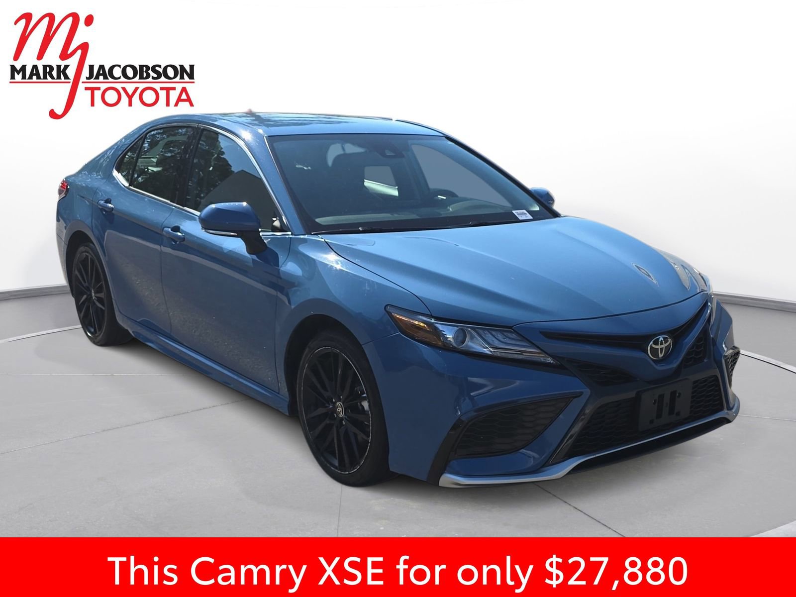 Used 2024 Toyota Camry XSE FWD image 5