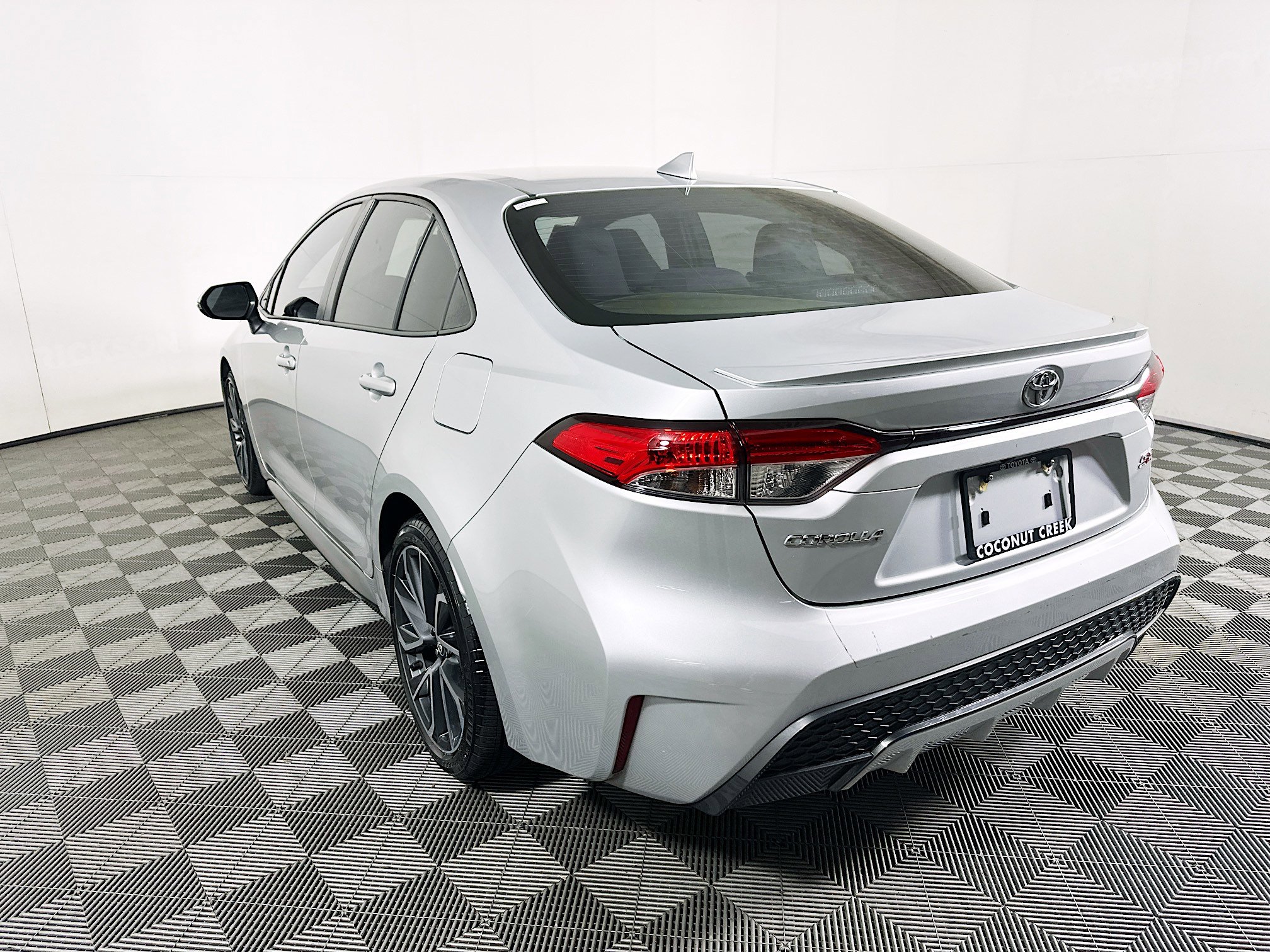 Used 2022 Toyota Corolla SE FWD image 5