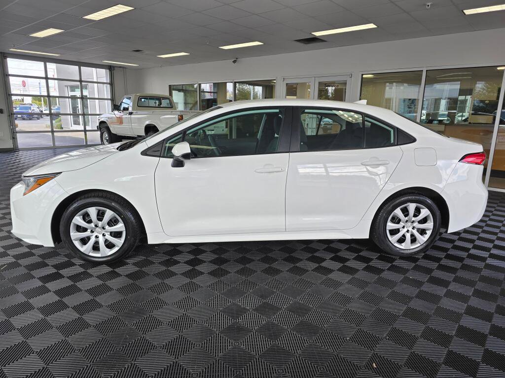 Used 2024 Toyota Corolla LE FWD image 6