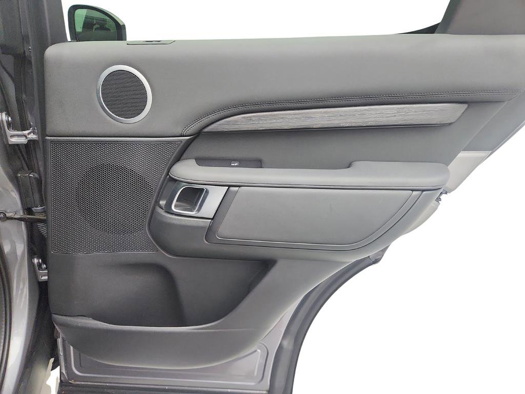 Used 2020 Land Rover Discovery HSE image 29