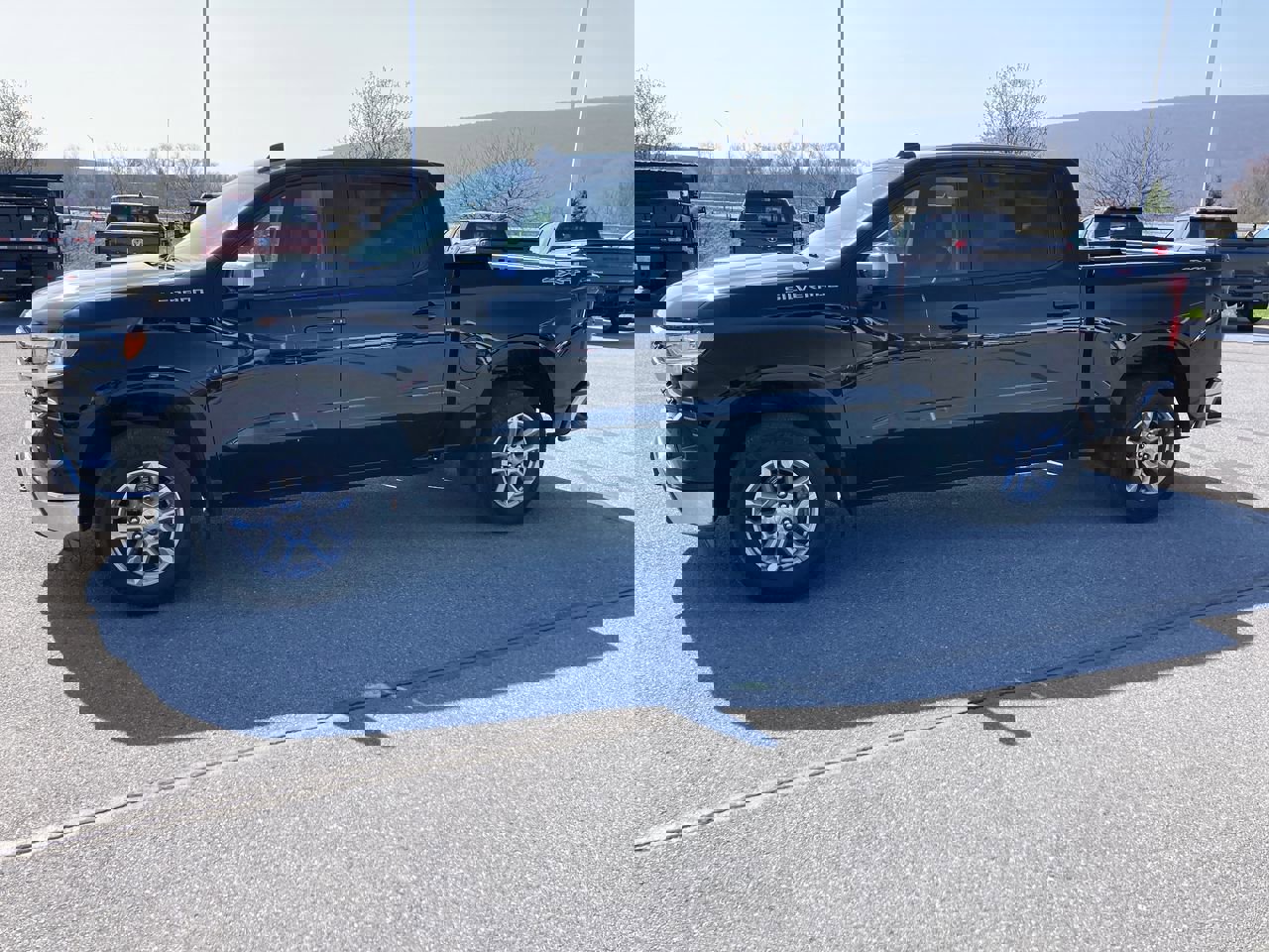 Used 2023 Chevrolet Silverado 1500 LT image 4