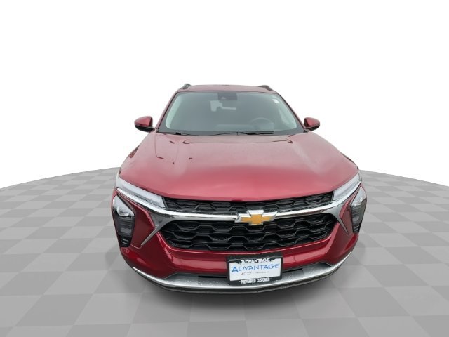 Used 2025 Chevrolet Trax LT FWD image 3