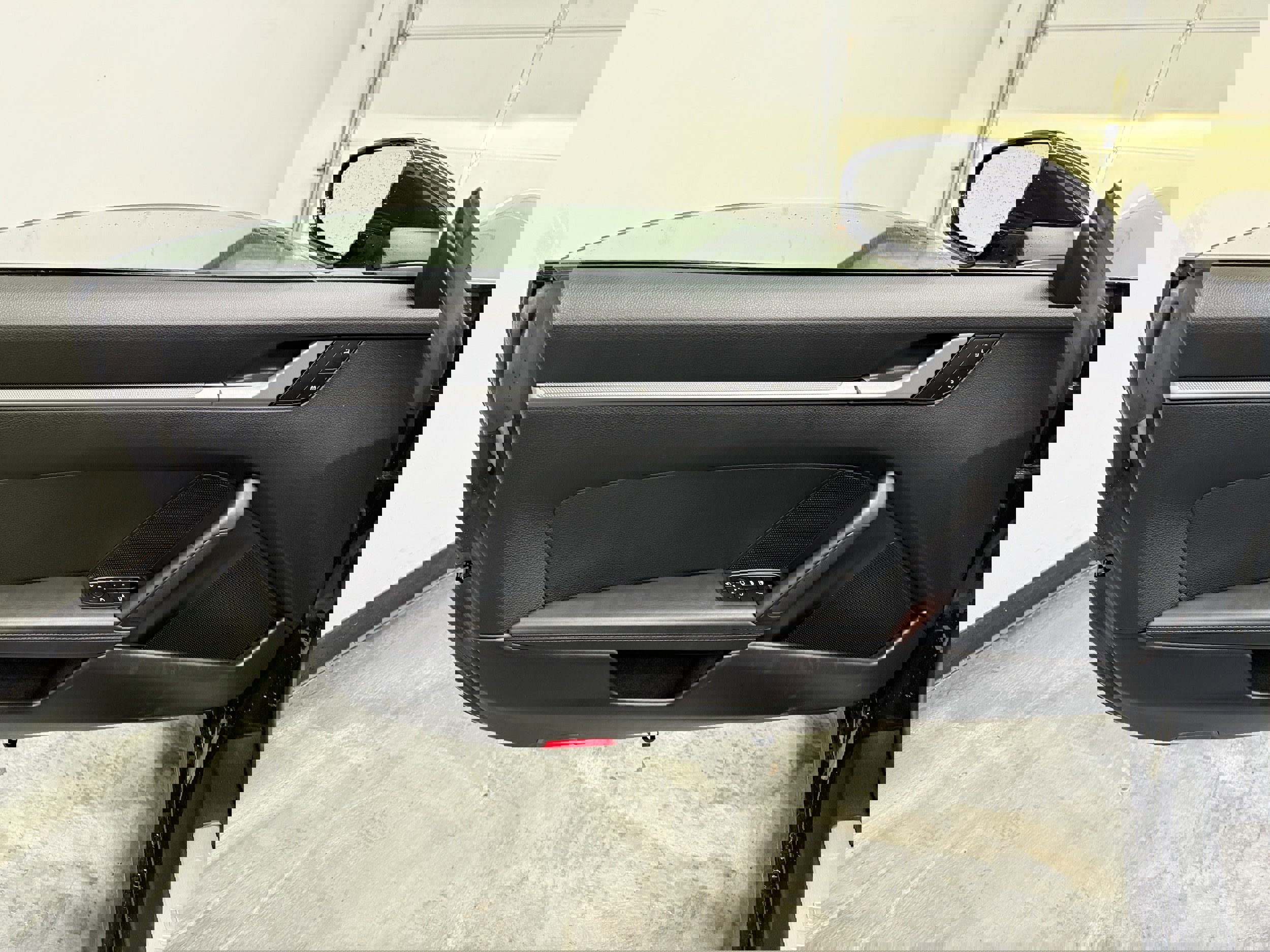 Used 2025 Porsche 911 Carrera RWD image 13