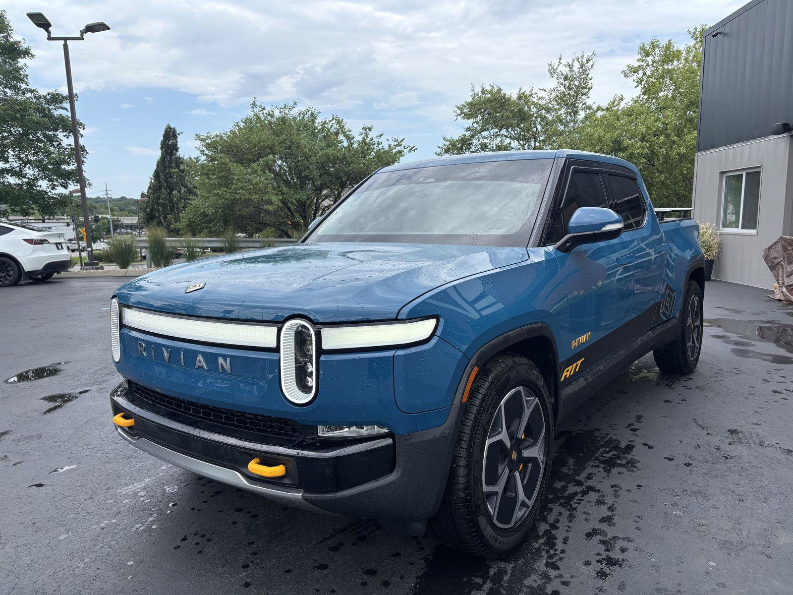 Used 2022 Rivian R1T Adventure AWD/4WD image 5