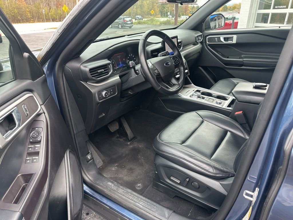 Used 2020 Ford Explorer XLT w/ Equipment Group 202A image 12