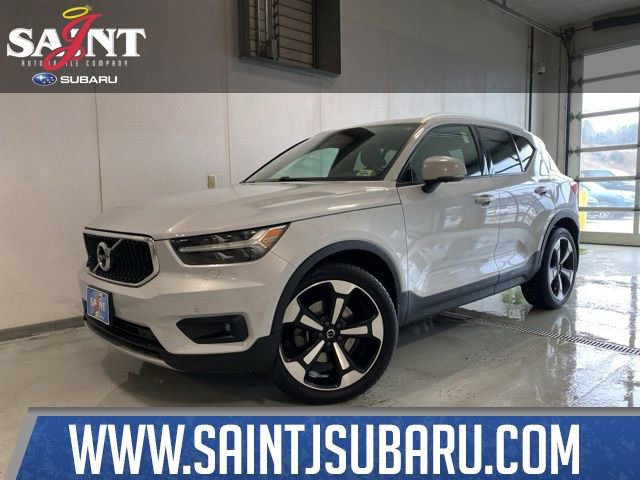 Used 2021 Volvo XC40 T5 Momentum image 1